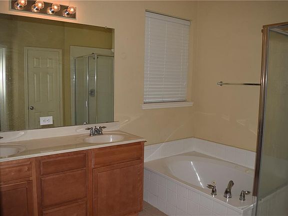 5th image of 448 Willowlake Dr