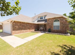 9306 Buttonfield Ave, Moore, OK 73160