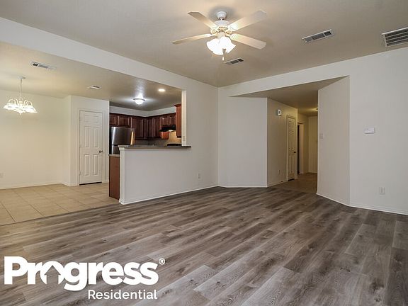 5th image of 2208 Arrowhead Dr