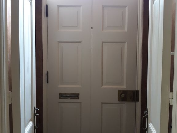 Front Door / Vestibule