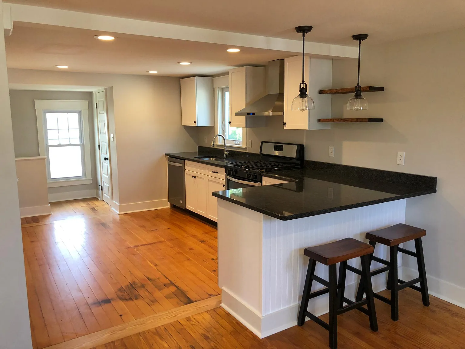 1 bed, 650 sqft, $1,600 — Photo 1