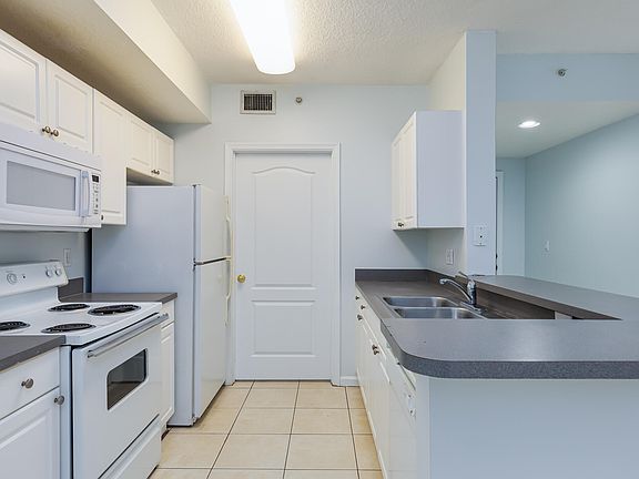 4th image of 5095 Fairways Circle #107