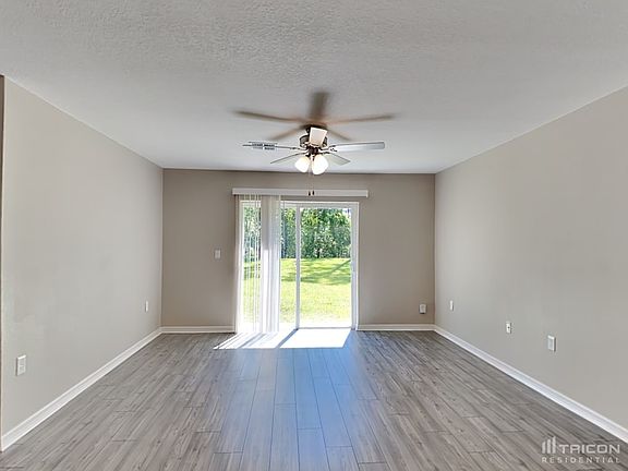 3rd image of 18 Regency Dr