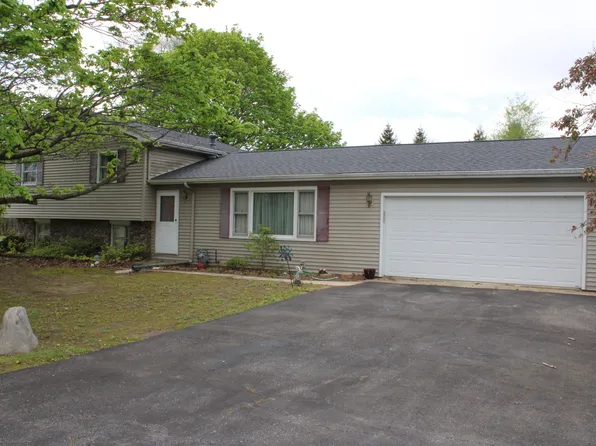 15 W Rickard Dr, Oswego, IL 60543