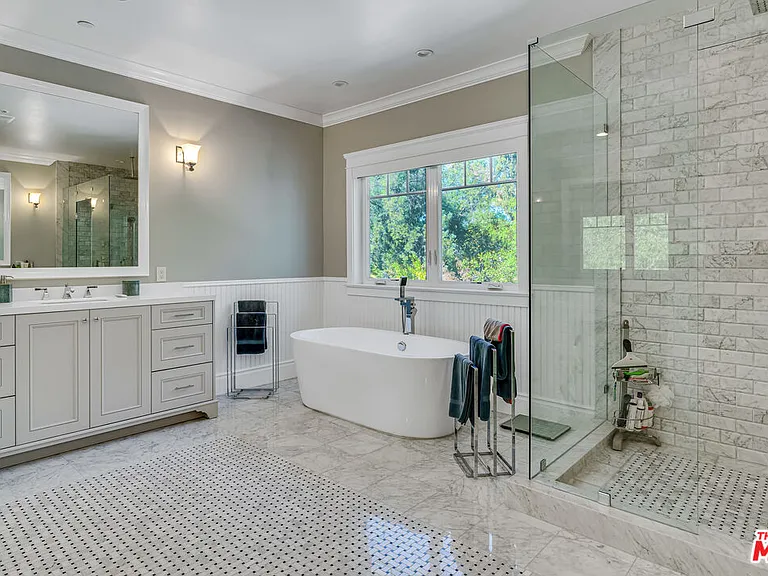 19633 Wells Dr — Photo 24