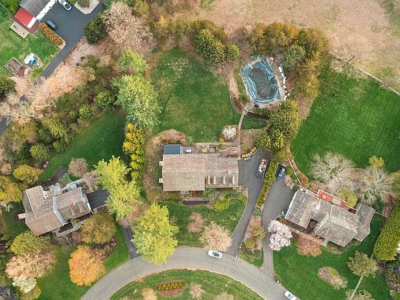 4th image of 111 Cedar Glen Dr