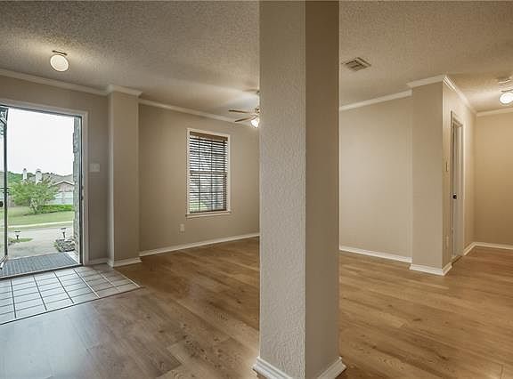 4th image of 1427 Glenwick Dr