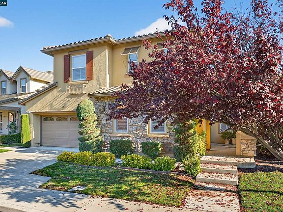 3rd image of 626 Karina Ct