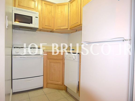 4th image of 105 W 74th St APT 2b