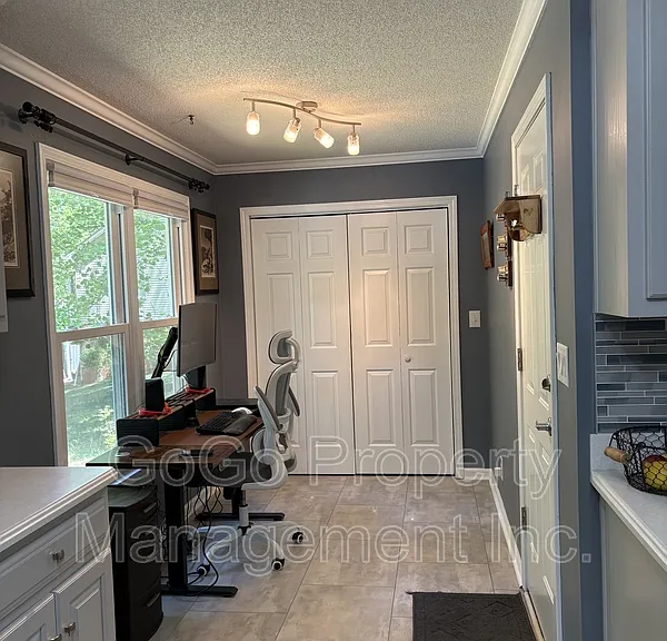 321 N Valley View Dr — Photo 12