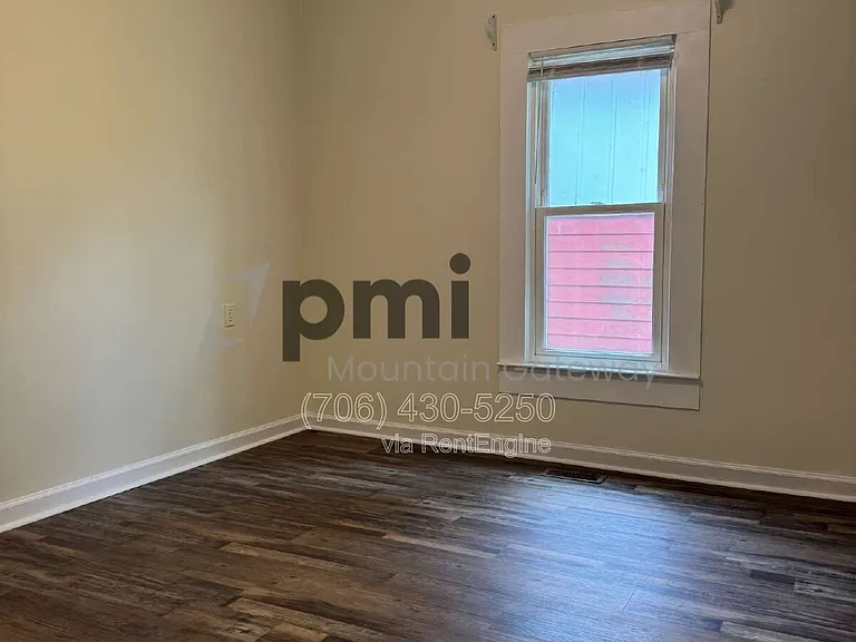 319 Oak Ave #B — Photo 10