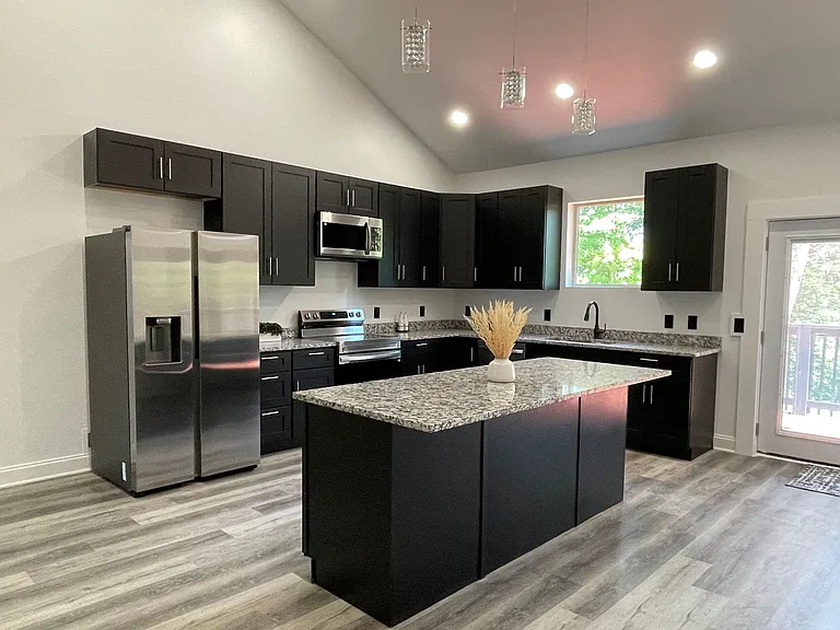 1395 Willow Creek Ln — Photo 9