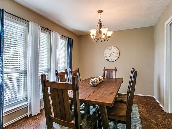 5th image of 2201 Newcastle Cir