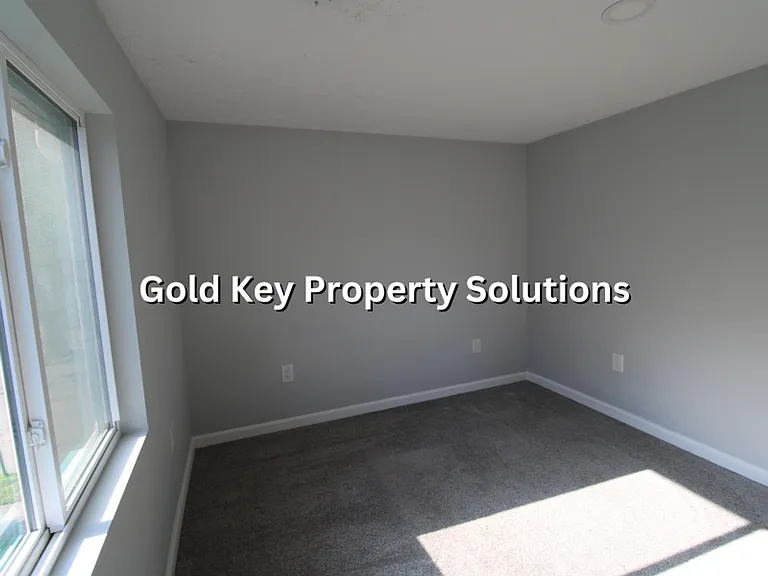 508 W Monroe St — Photo 17