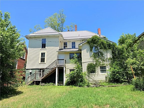 4th image of 407 E St