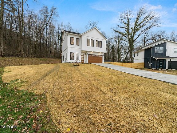 3rd image of 7207 Jana Chris Ln