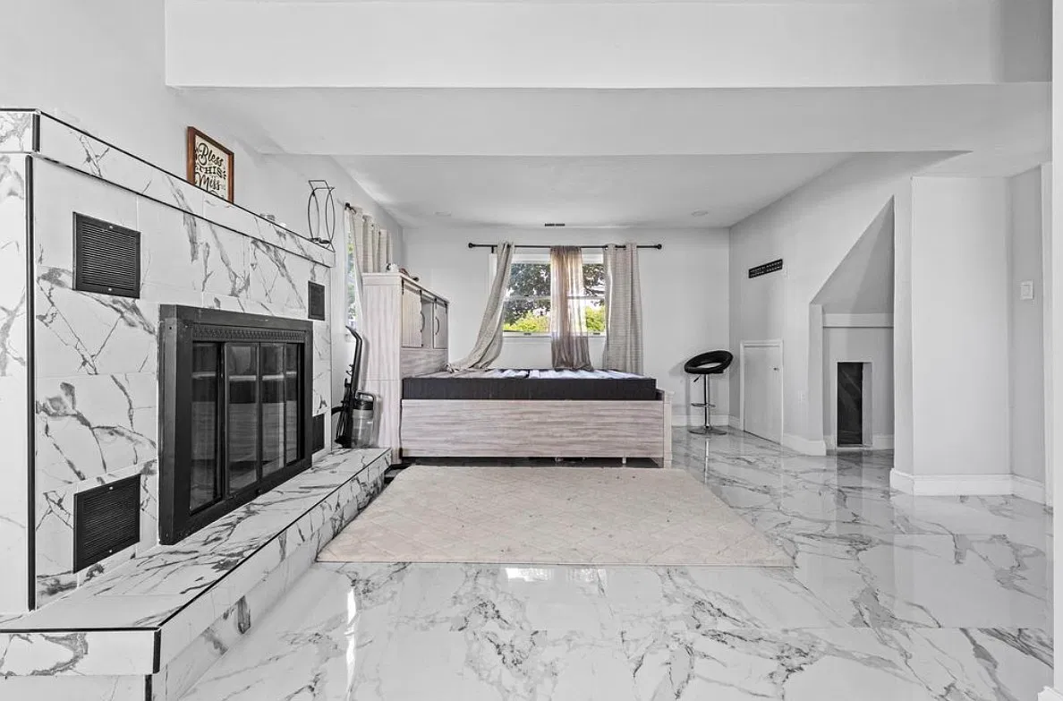 4 bed, 2028 sqft, $3,400 — Photo 1