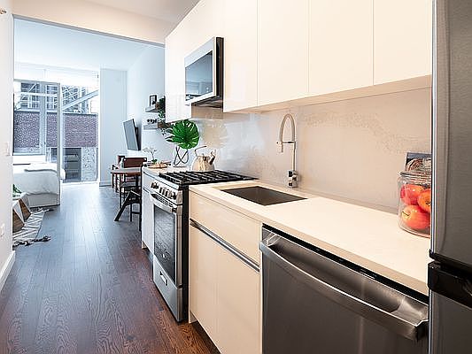 3rd image of 102 Charlton St #12D
