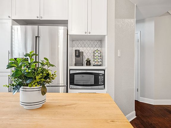 Fully stocked kitchen with island bar