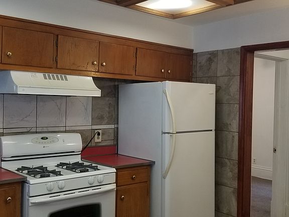 5th image of 2410 University Ave NE APT 1