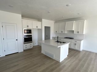 2818 W Aurora Ave, Mapleton, UT 84664