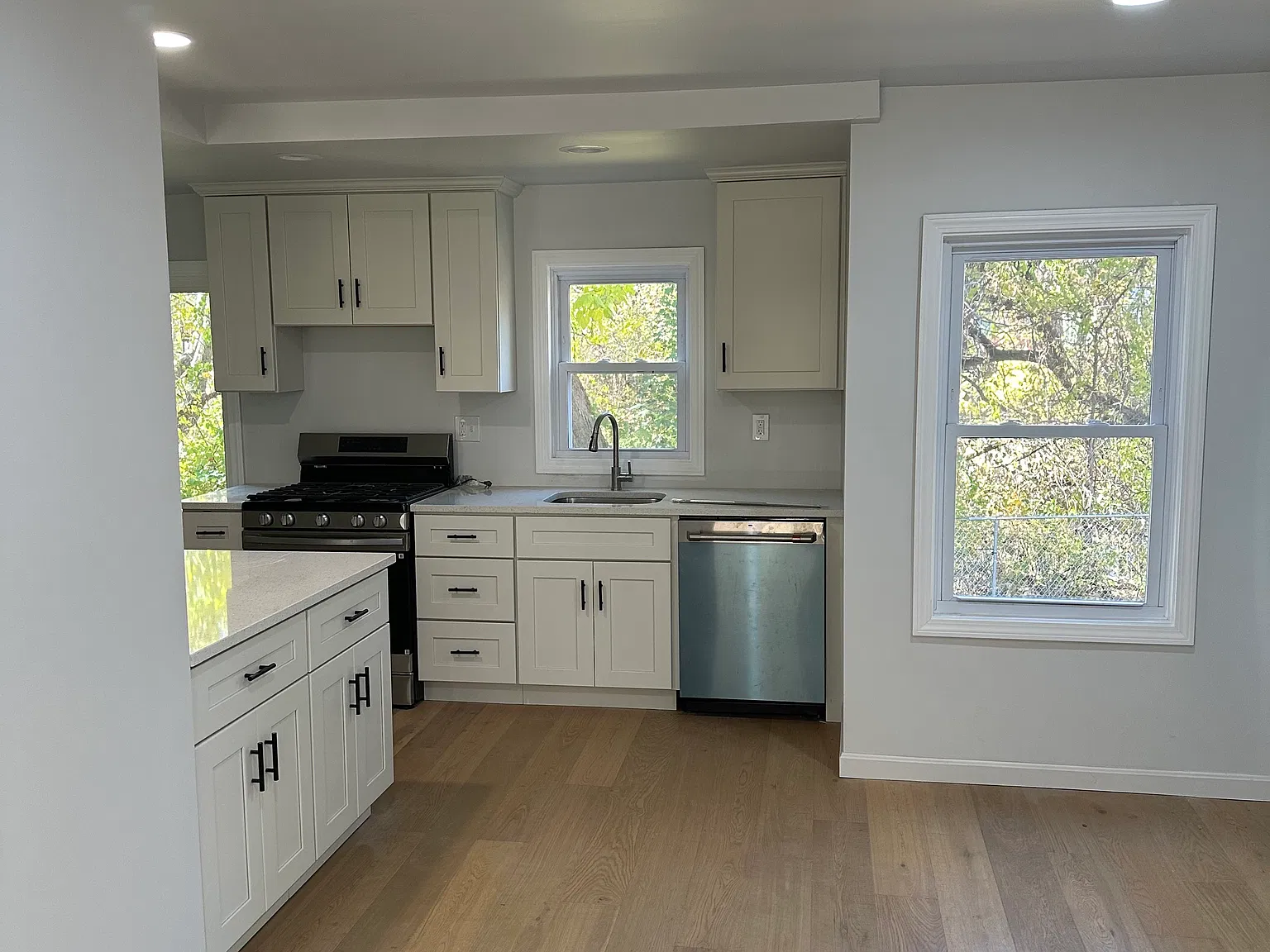 3 bed, 1.5 bath, $2,600 — Photo 2