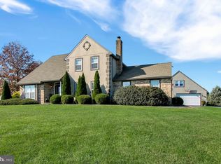 14 Dale Dr, Mohrsville, PA 19541