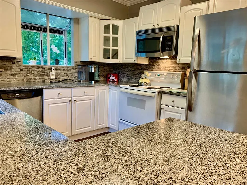 3 bed, 1749 sqft, $2,950 — Photo 4