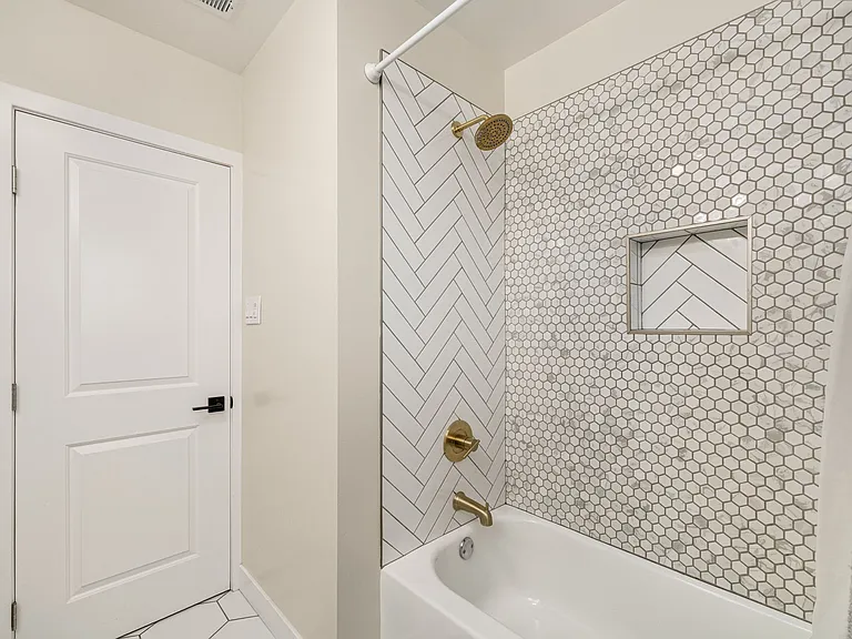 16229 Janine Dr — Photo 29