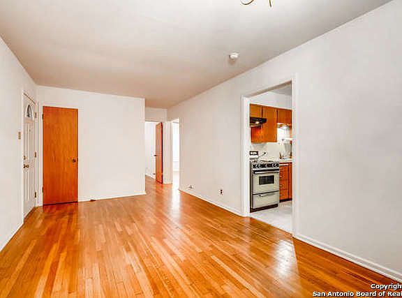 5th image of 640 W Harlan Ave