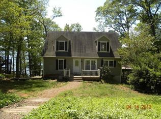 155 Lakeview Dr, Bracey, VA 23919