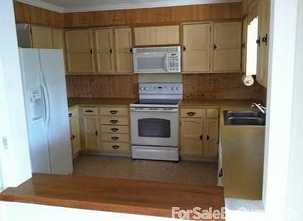 Kitchen
						:
						Has appliances. The kitchen is small but cheerful/efficient. Nice window view.