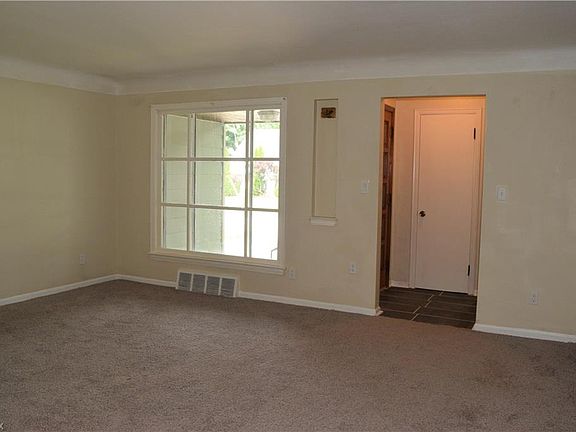 4th image of 1710 Sherwood Blvd