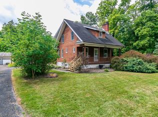 592 E Garfield Rd, Aurora, OH 44202