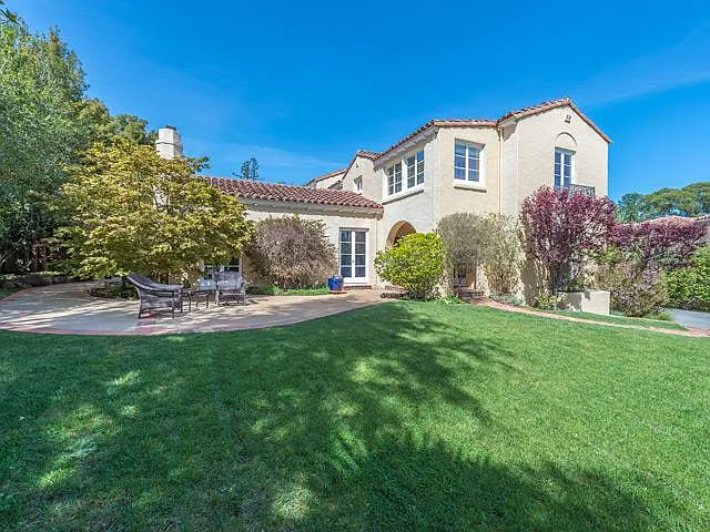 552 Ravenscourt Rd photo 1