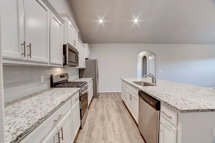 2421 W Imperial Ct — Photo 17