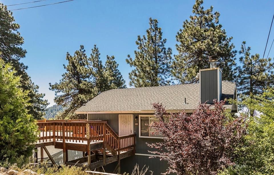 Welcome to 31503 Deer Lick Drive located in the beautiful town of Running Springs.