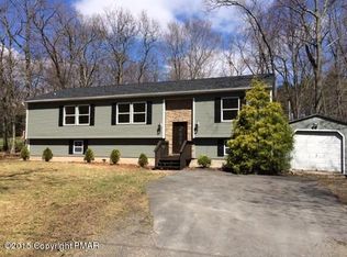 106 Traverse Dr, Henryville, PA 18332
