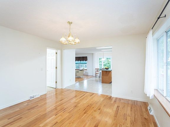 5th image of 1403 Gum Ave