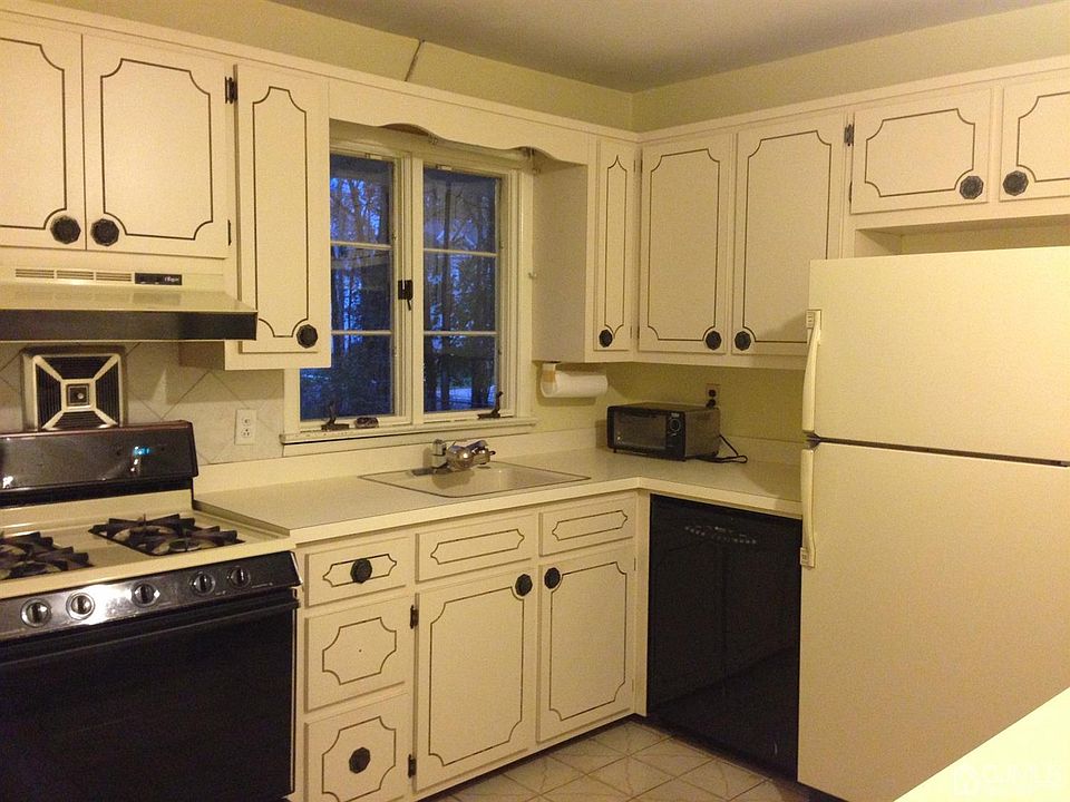 2nd image of 215 Fleet Ave