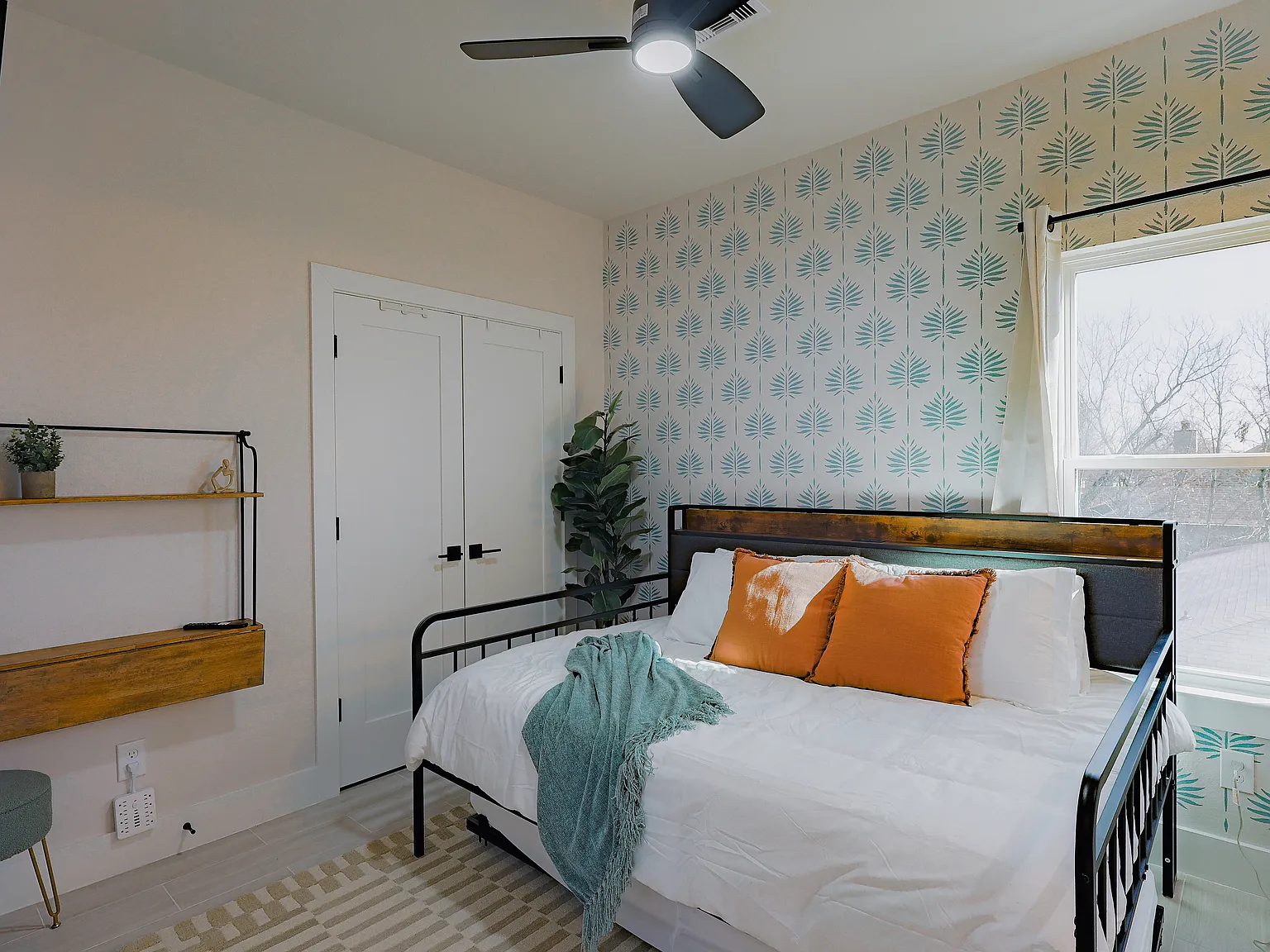 2 bed, 2.5 bath, 1300 sqft, $4,000 — Photo 4