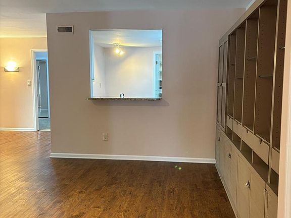3rd image of 303 Mountainview Dr #303