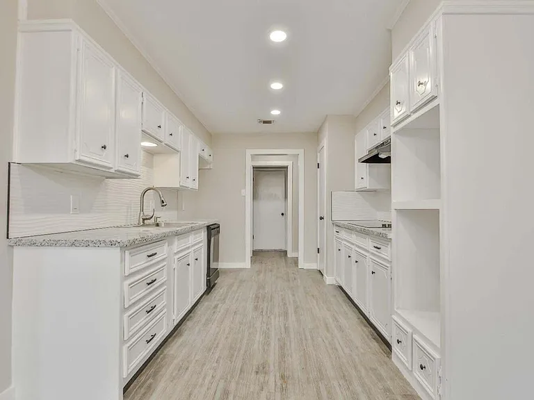 8007 Elmwood Ave — Photo 7