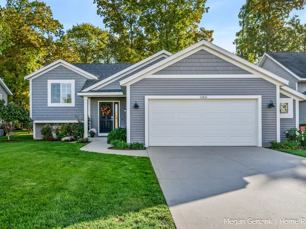 11941 Maplegrove Dr, Holland, MI 49424