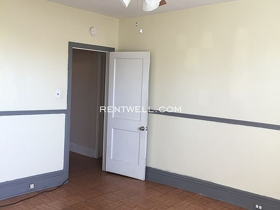 3rd image of 113 E Stewart Ave APT 3