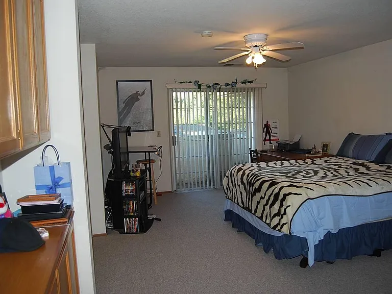 589 Rose Ave — Photo 7