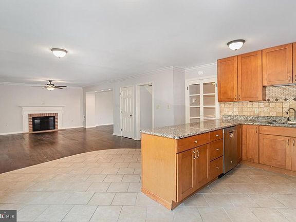 5th image of 707 Sunhaven Cir