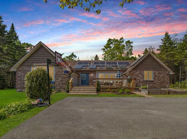 252 Hillside Dr, Halifax, NS B3Z 1W8