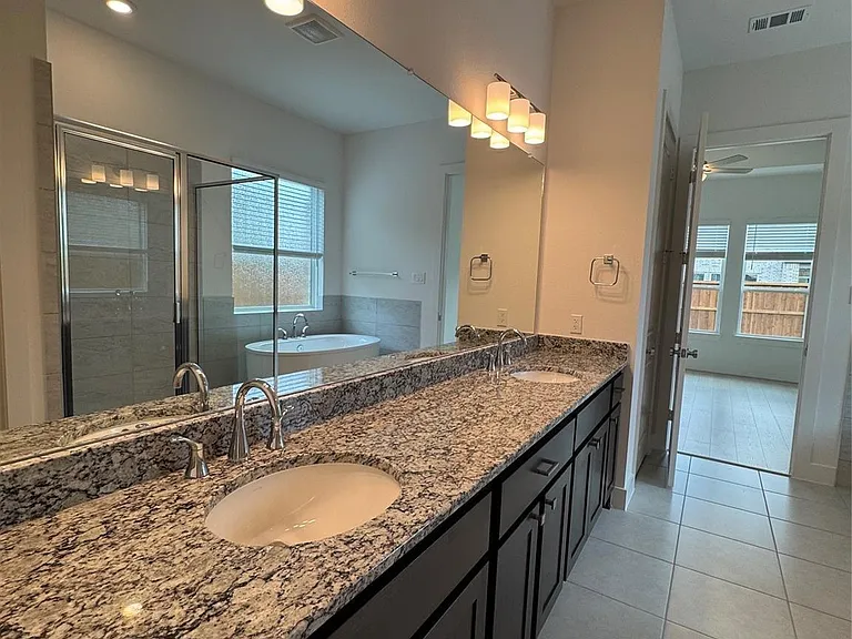 7129 Carriage Light Dr — Photo 31