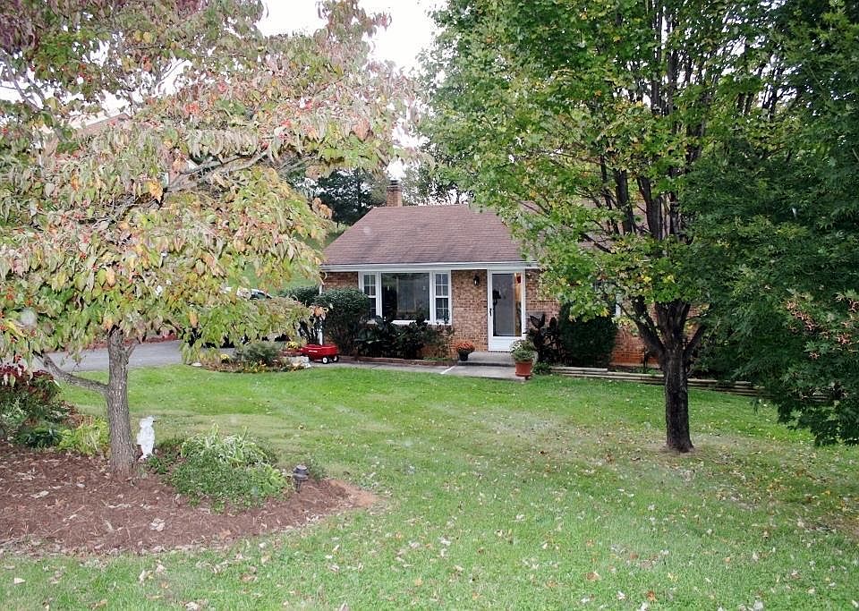1st image of 1120 Roundtree Dr